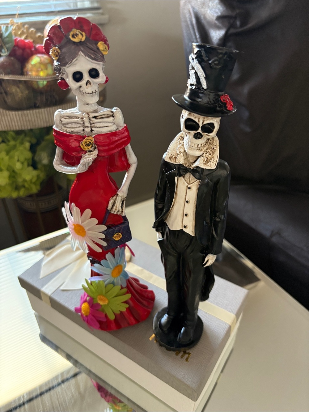 Resin Catrines couple (12 inches) new in box